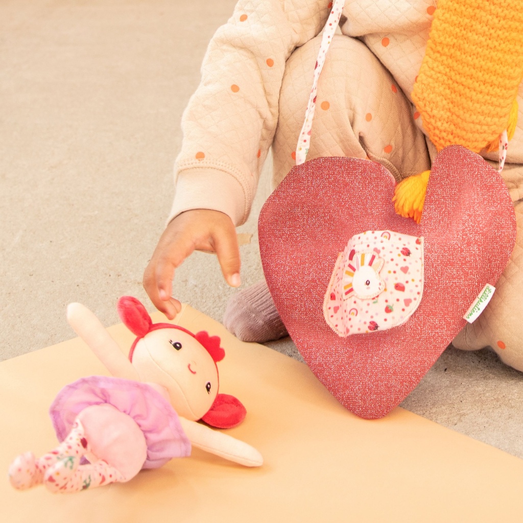 Muñeca Aline con Bolso Corazón