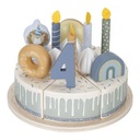 Pastel de cumpleaños de madera azul